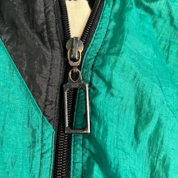 Vintage Windbreaker Size Medium - Picture 4 of 4